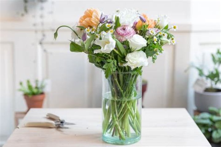 How to keep your flowers fresh using a penny