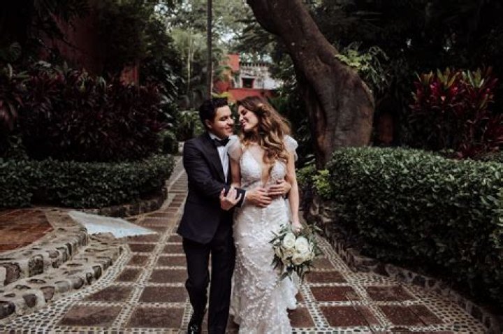 Meet Andres Vasco, Manuela González Husband! His Age, Job